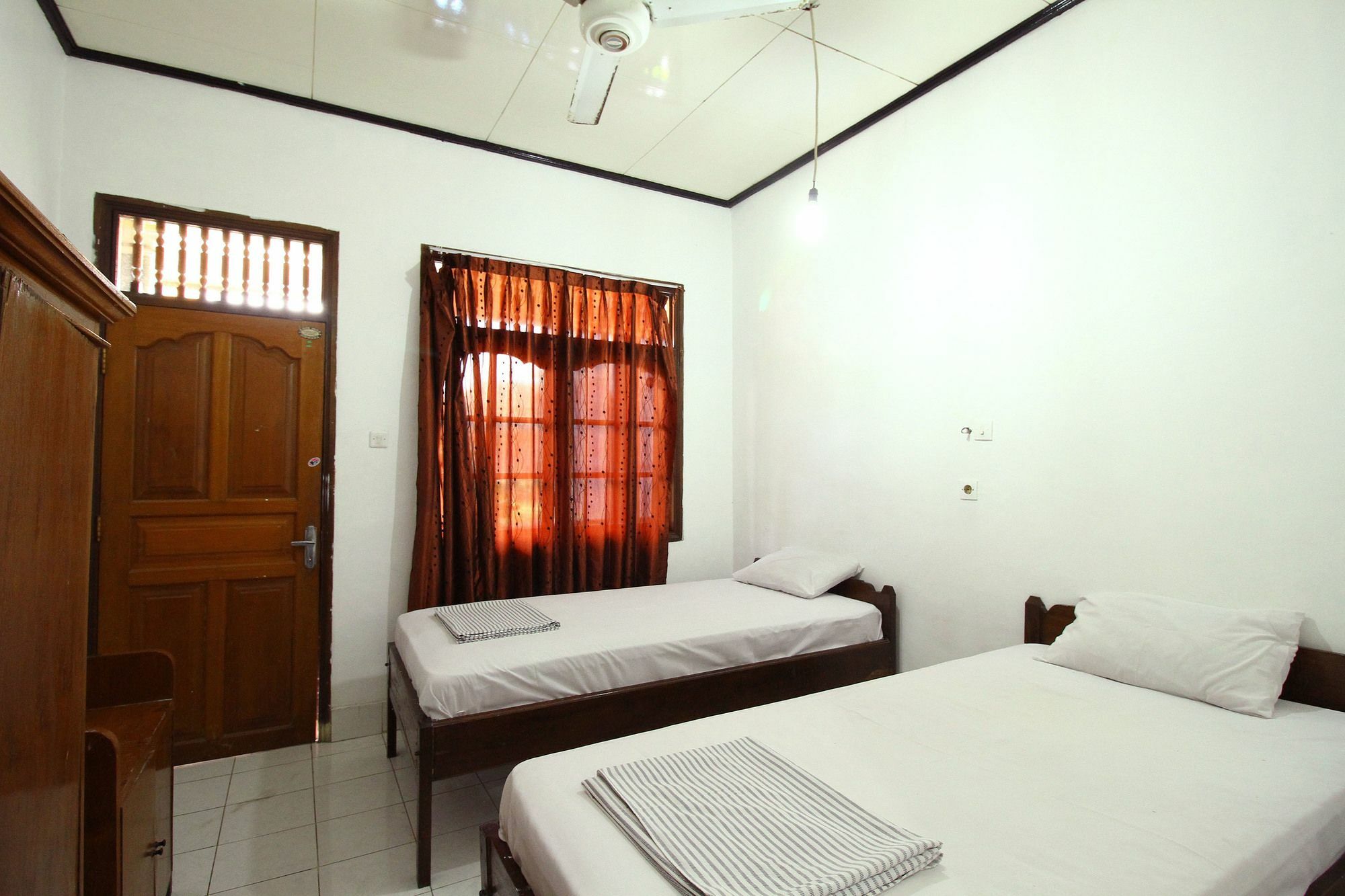 Dua Dara Inn Kuta Legian Kültér fotó