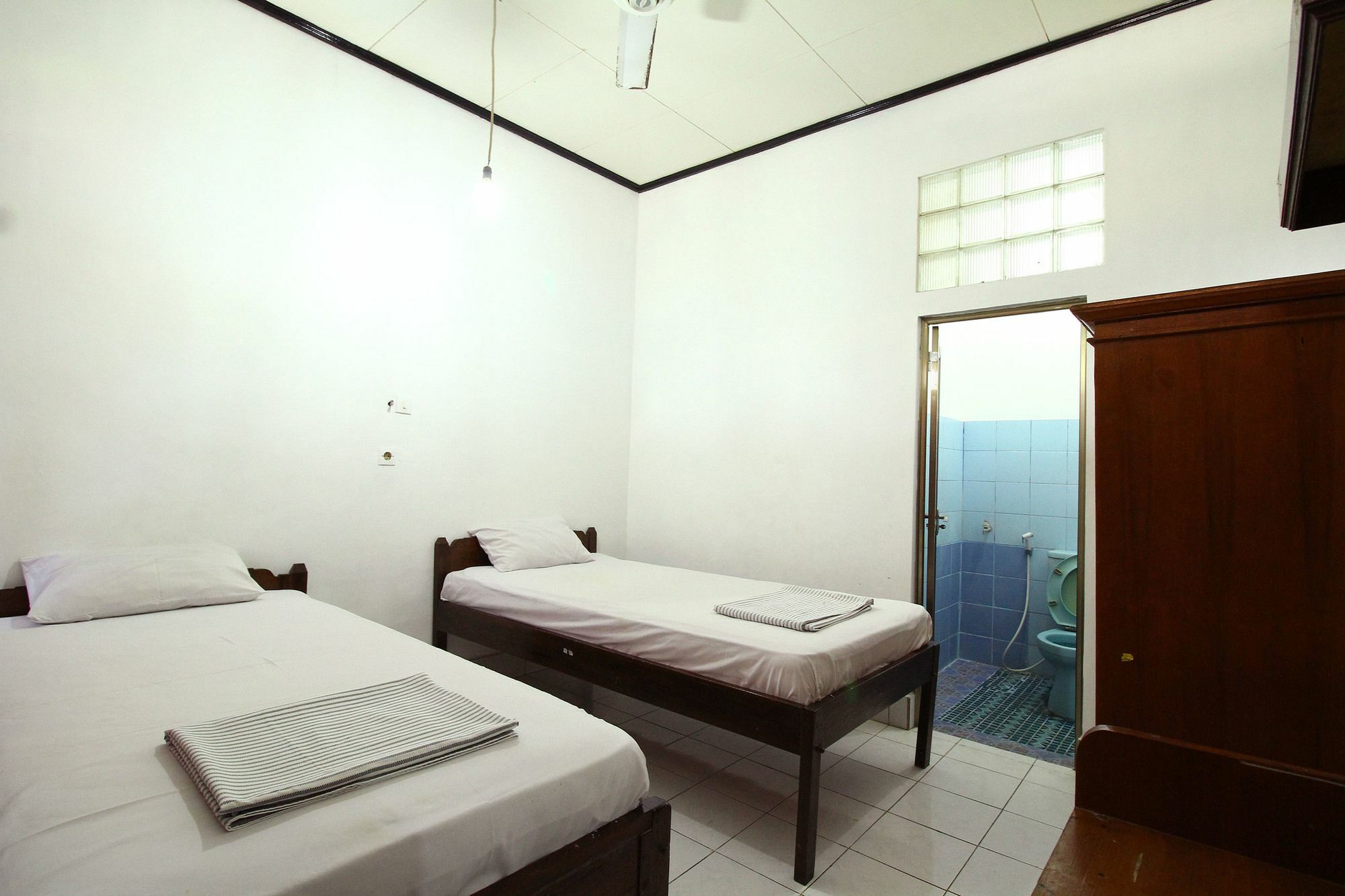 Dua Dara Inn Kuta Legian Kültér fotó