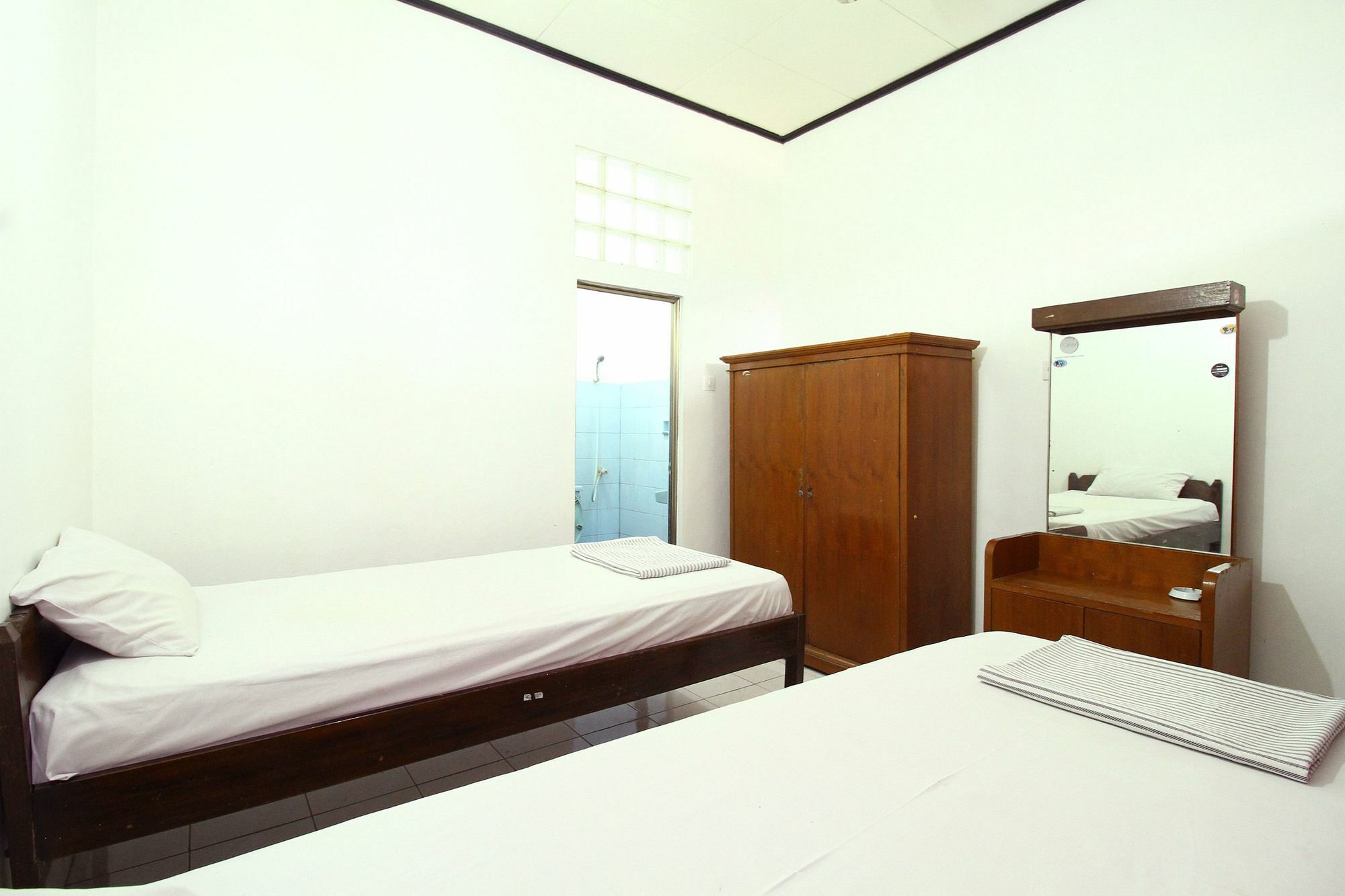 Dua Dara Inn Kuta Legian Kültér fotó