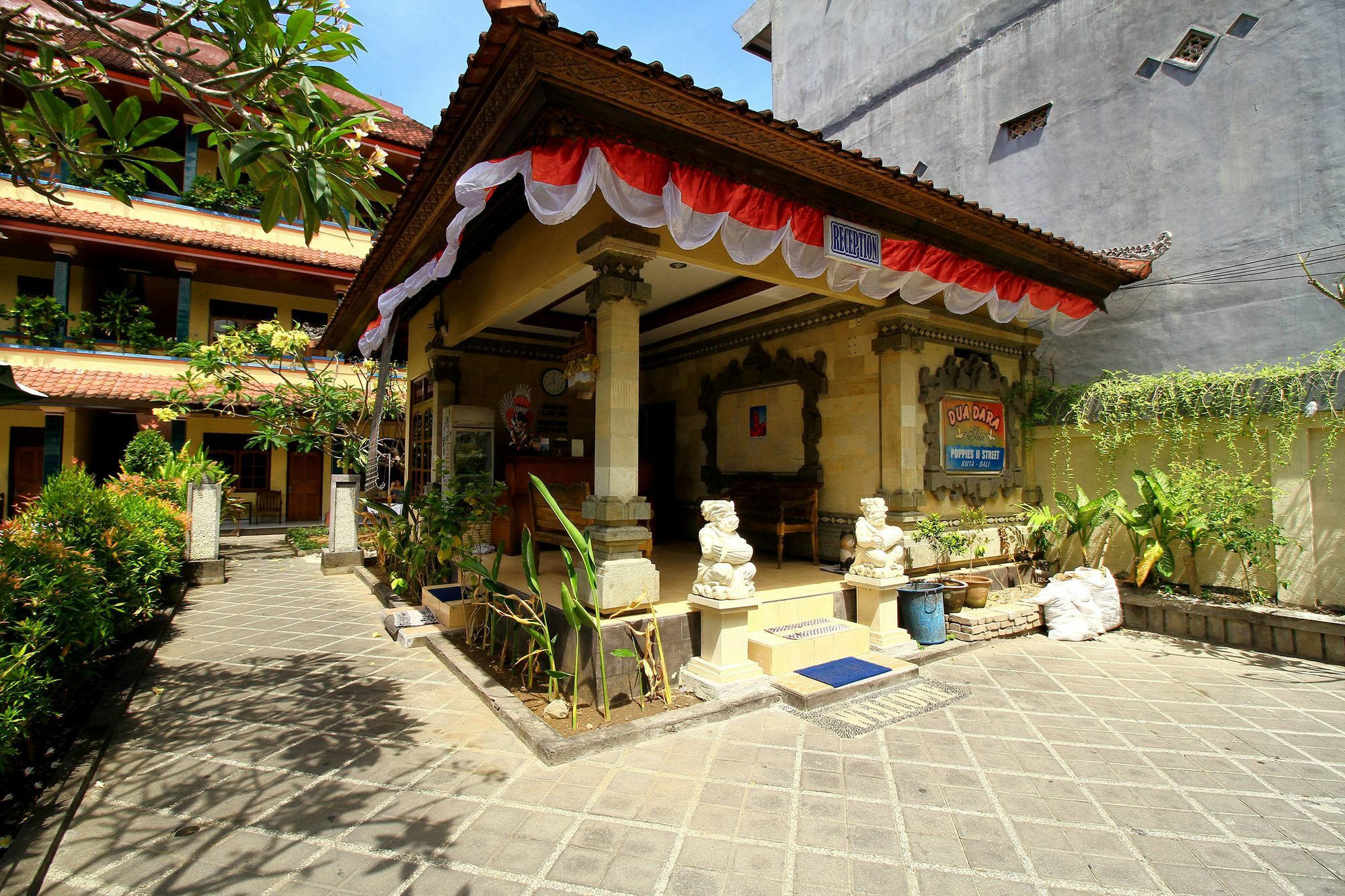 Dua Dara Inn Kuta Legian Kültér fotó
