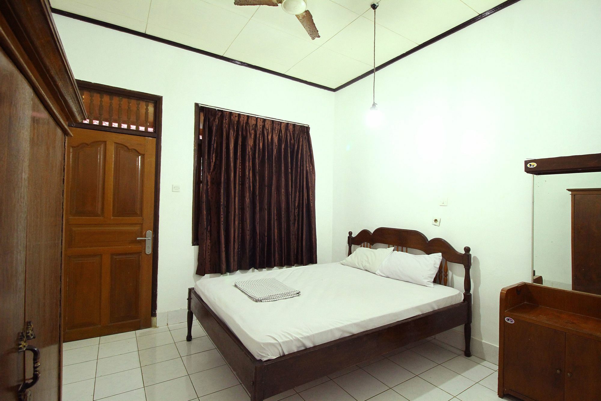 Dua Dara Inn Kuta Legian Kültér fotó