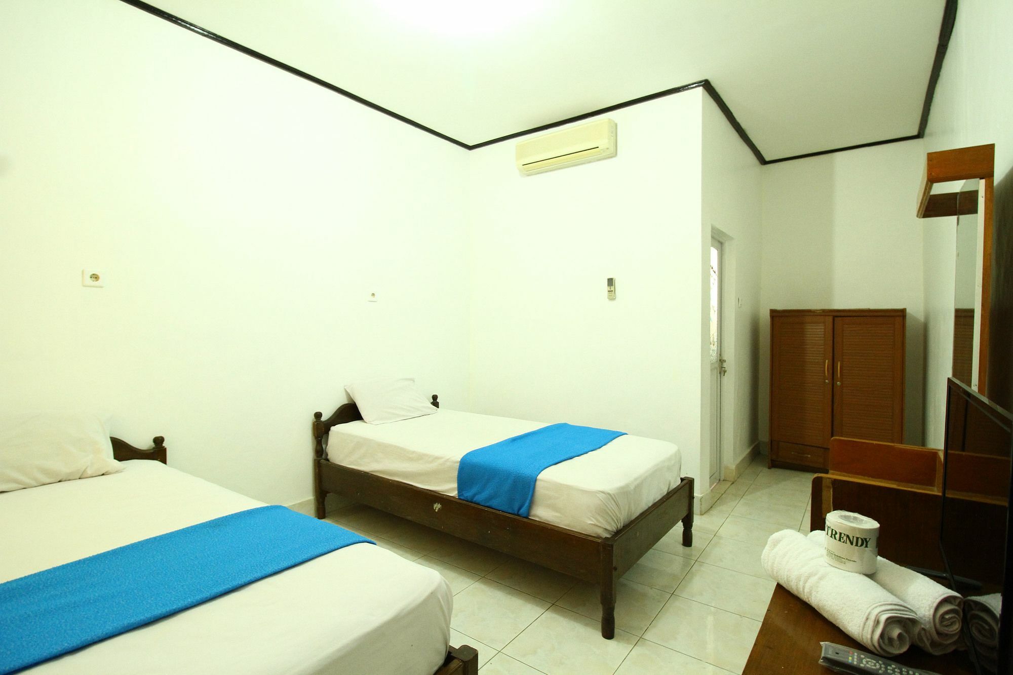 Dua Dara Inn Kuta Legian Kültér fotó